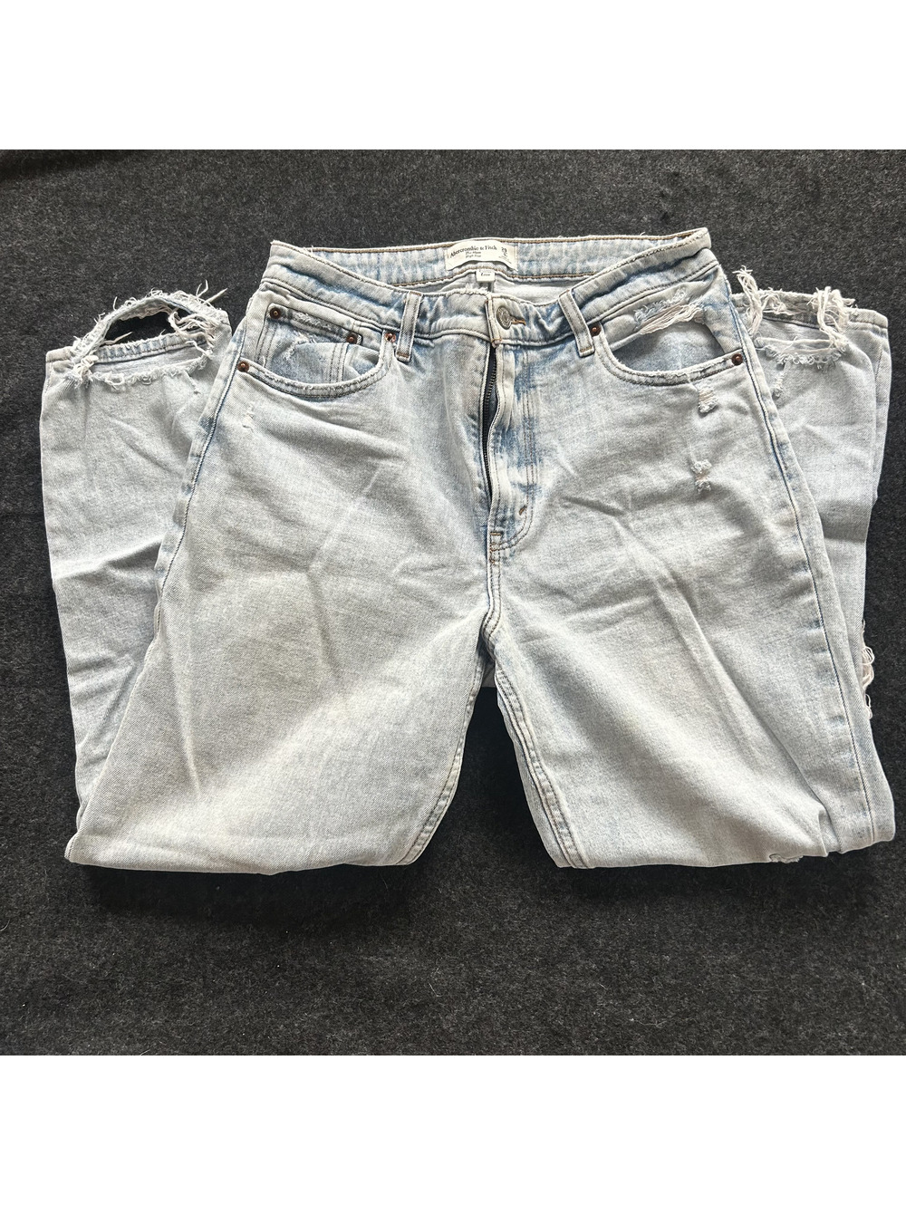Abercrombie & Fitch High Rise Distressed Light Wash Mom Jeans Size 29/8